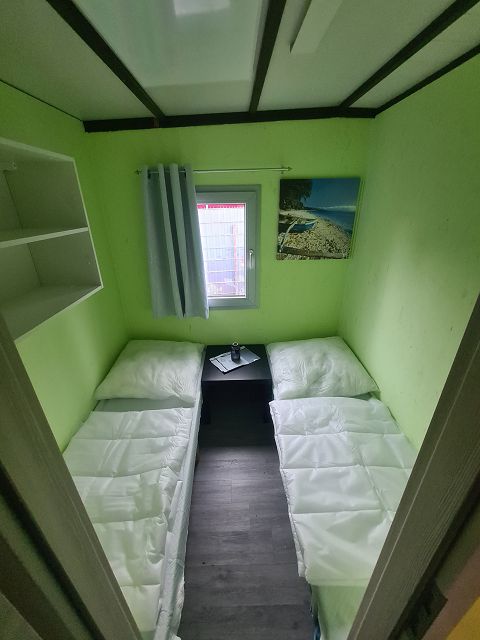 Schlafzimmer_mit_getrennten_Betten.jpg